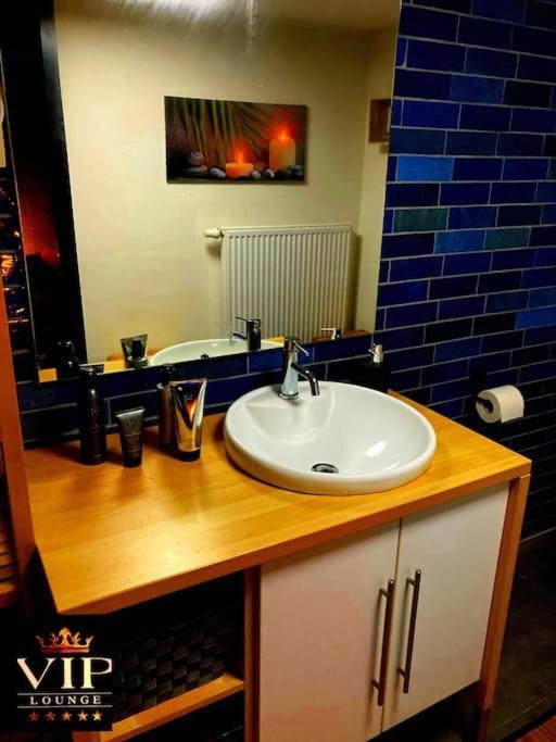 Vip Lounge Appartement Avec Jacuzzi Et Jardin Andenne Екстериор снимка
