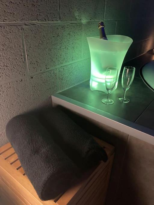 Vip Lounge Appartement Avec Jacuzzi Et Jardin Andenne Екстериор снимка