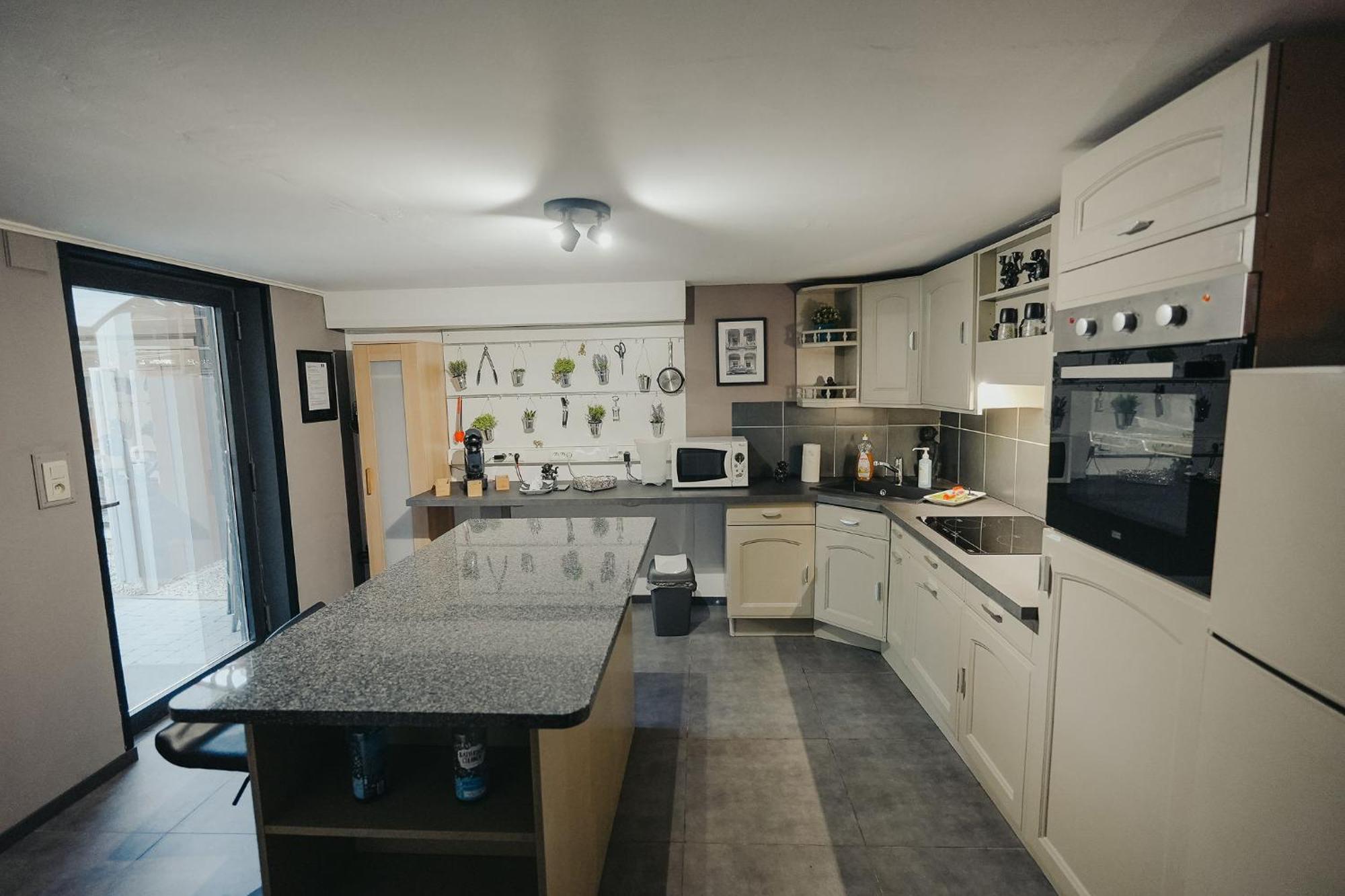 Vip Lounge Appartement Avec Jacuzzi Et Jardin Andenne Екстериор снимка